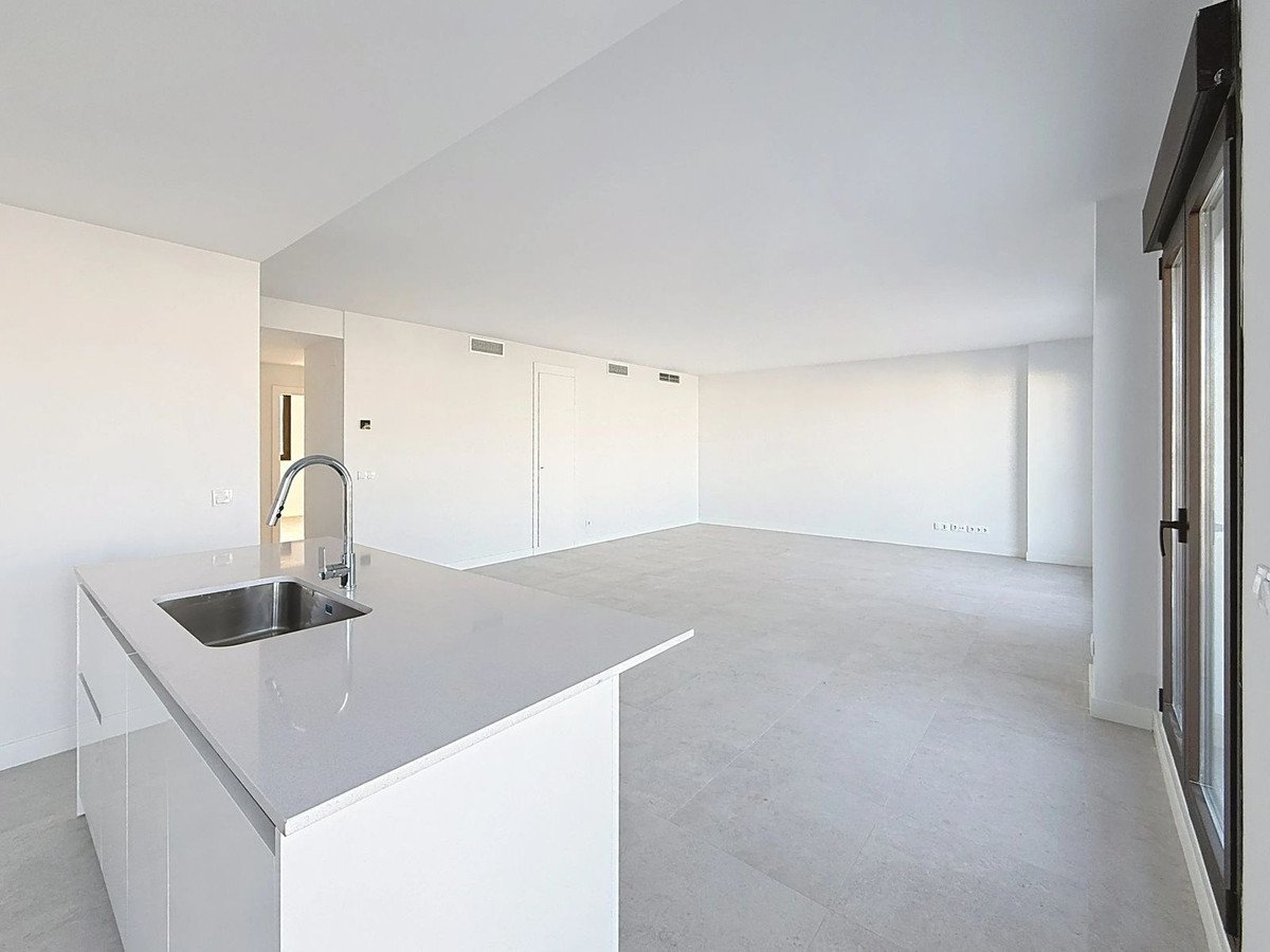 3 Bed Top Floor Apartment in Estepona