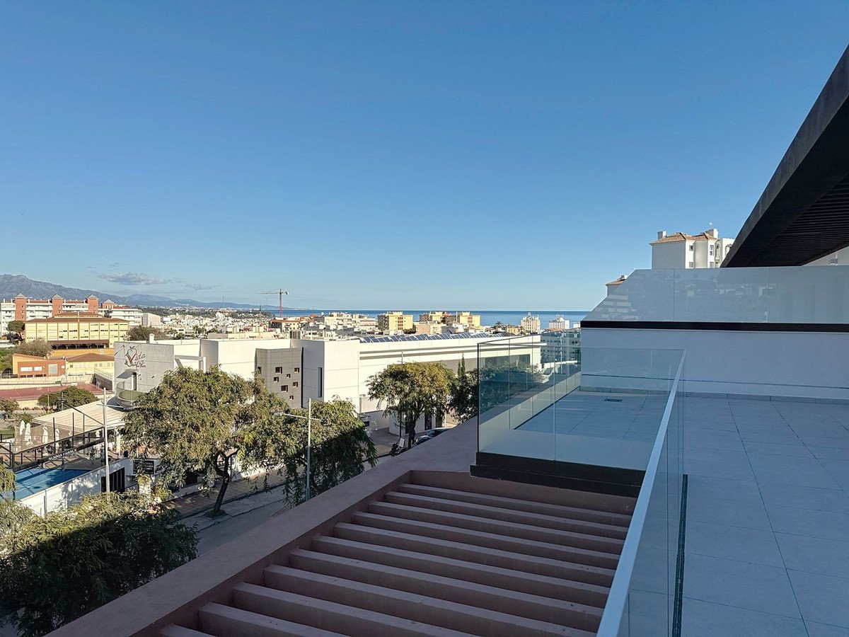 3 Bed Top Floor Apartment in Estepona
