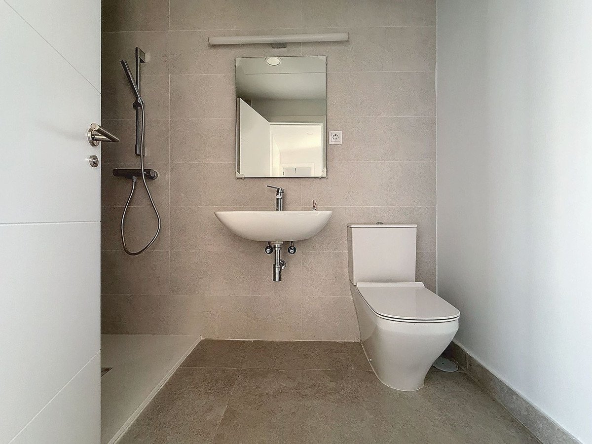 3 Bed Top Floor Apartment in Estepona