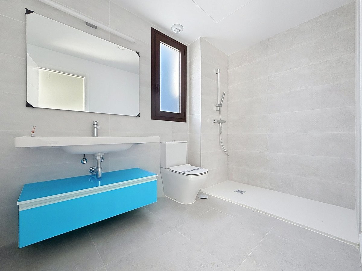 3 Bed Top Floor Apartment in Estepona