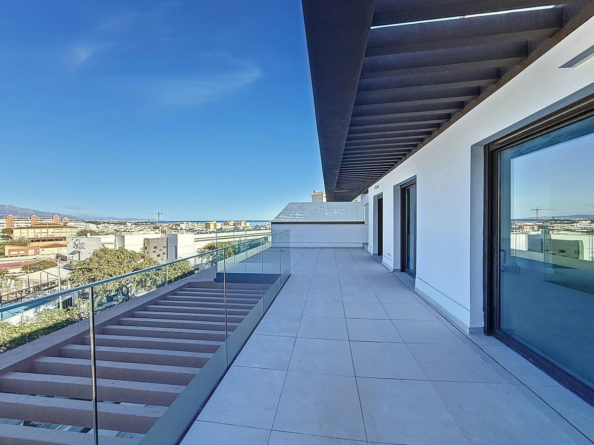 3 Bed Top Floor Apartment in Estepona