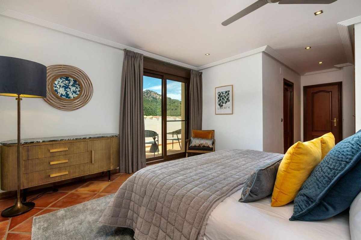 4 Bed Detached Villa in Benahavís
