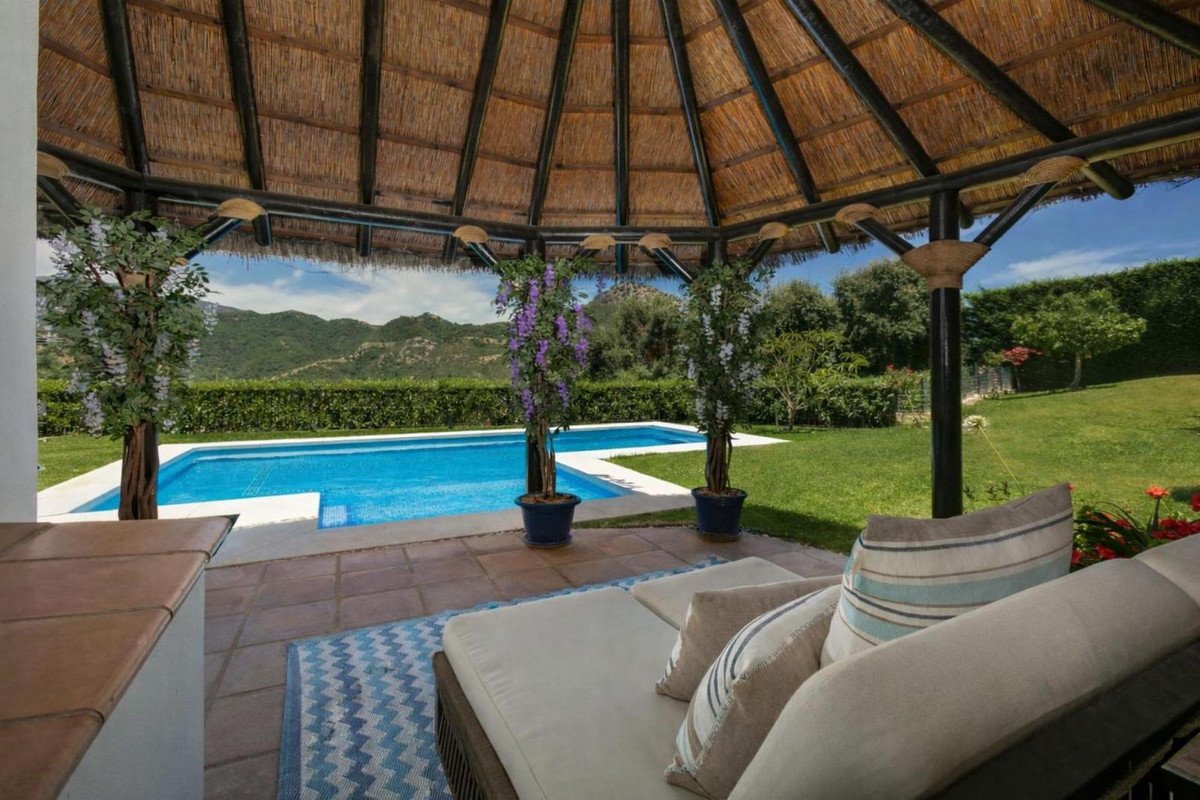 4 Bed Detached Villa in Benahavís