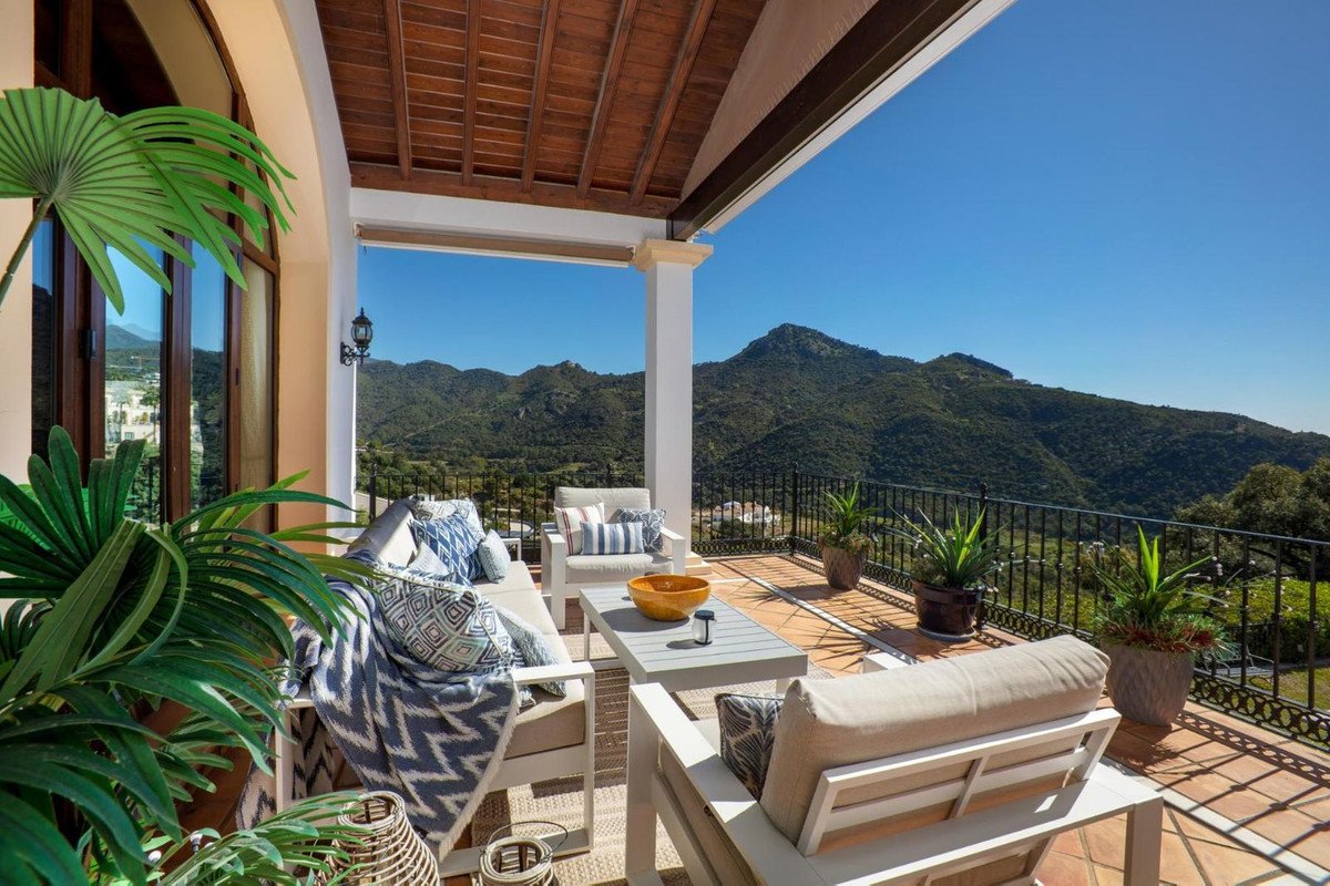 4 Bed Detached Villa in Benahavís