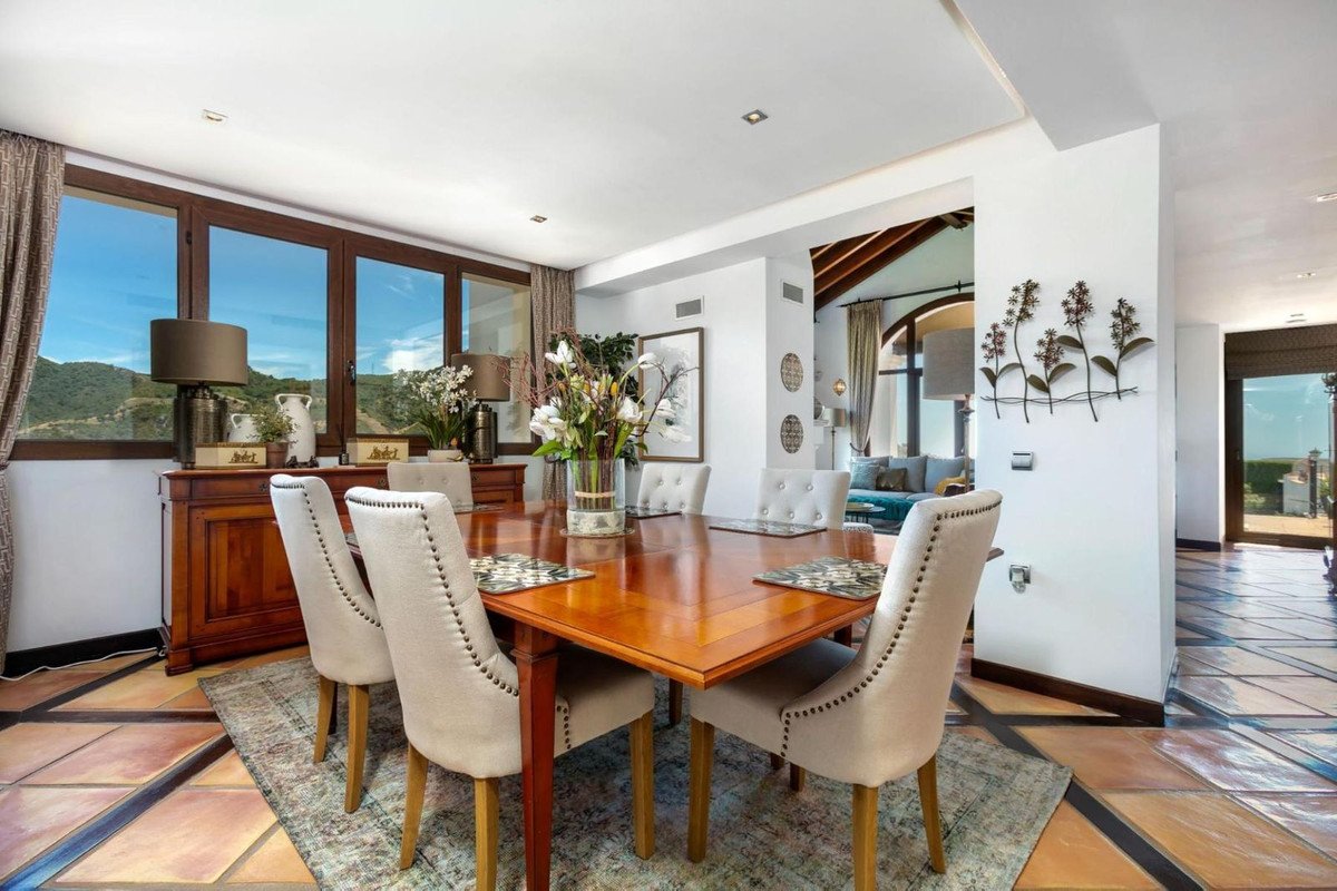 4 Bed Detached Villa in Benahavís