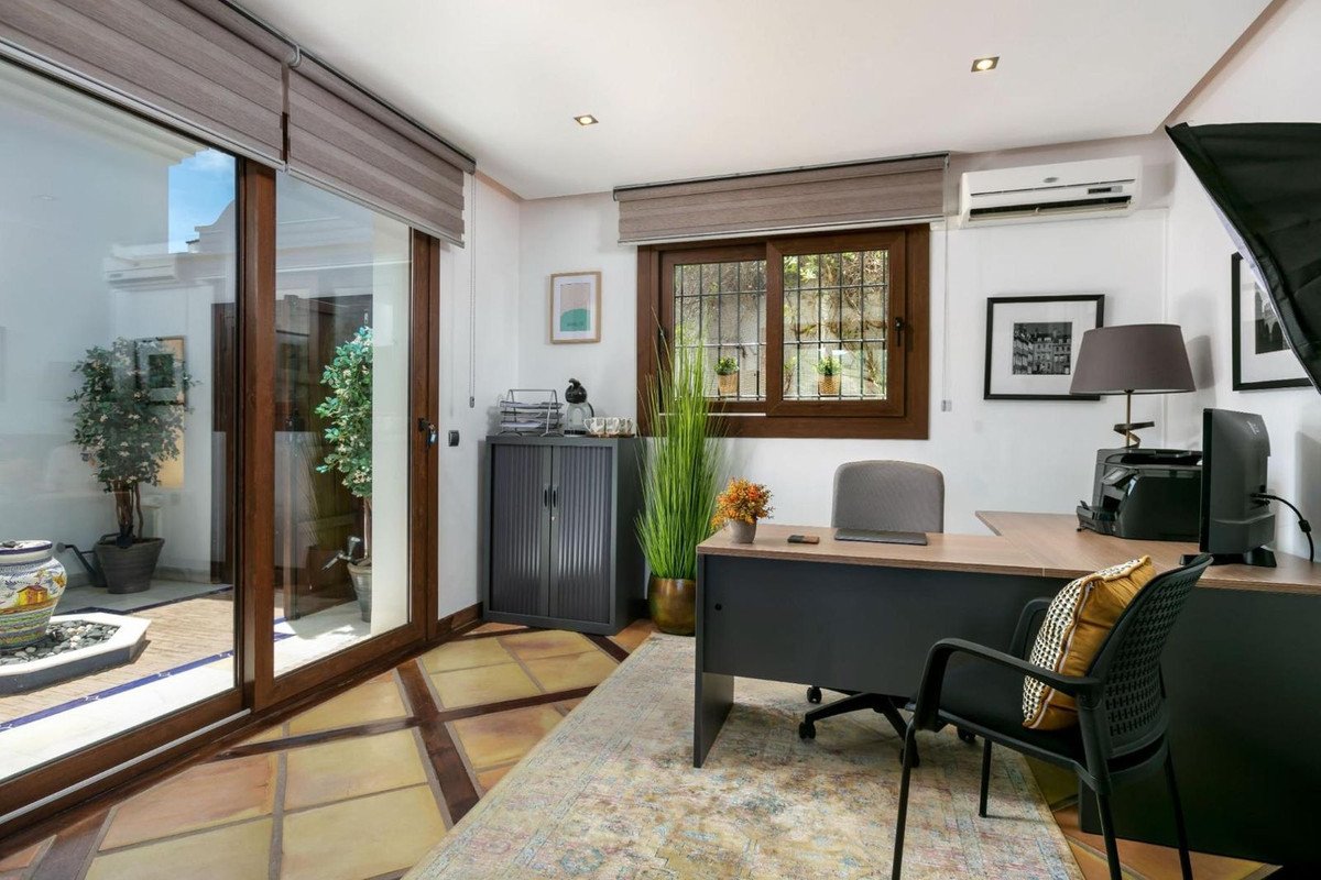 4 Bed Detached Villa in Benahavís