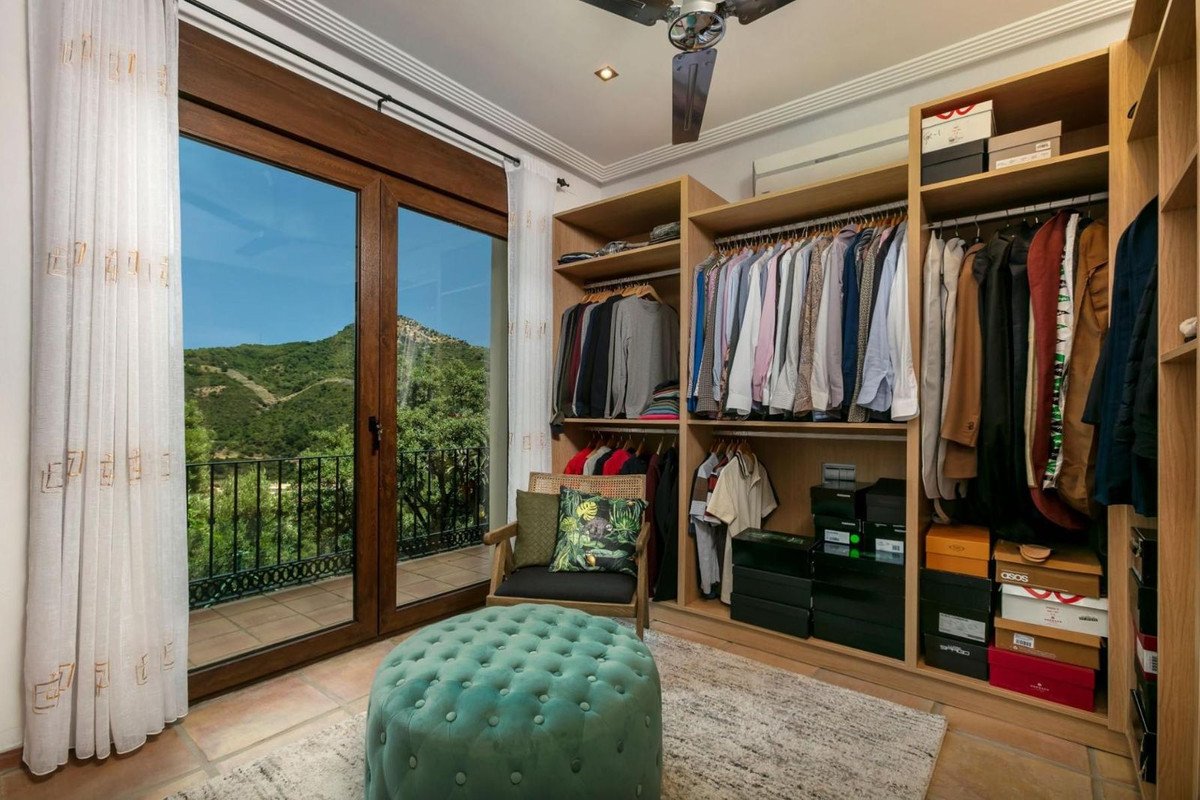 4 Bed Detached Villa in Benahavís