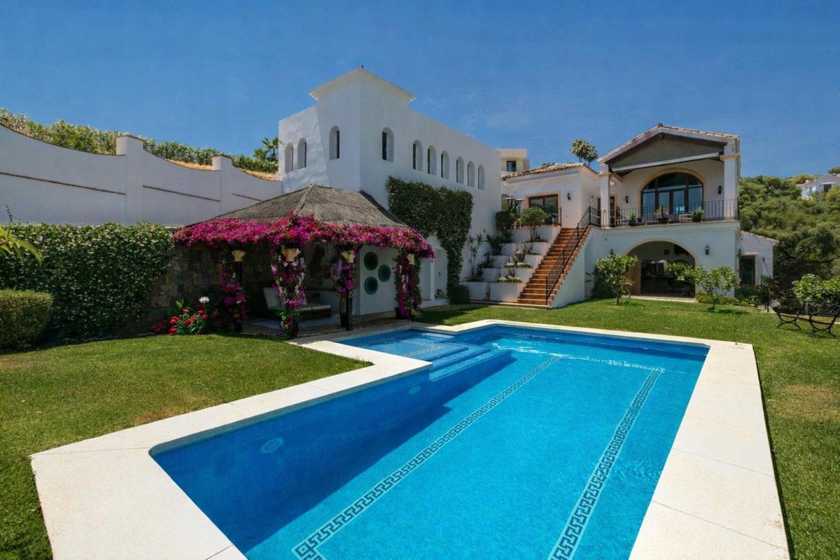 4 Bed Detached Villa in Benahavís