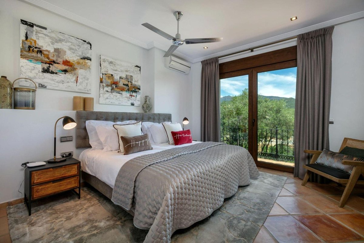4 Bed Detached Villa in Benahavís