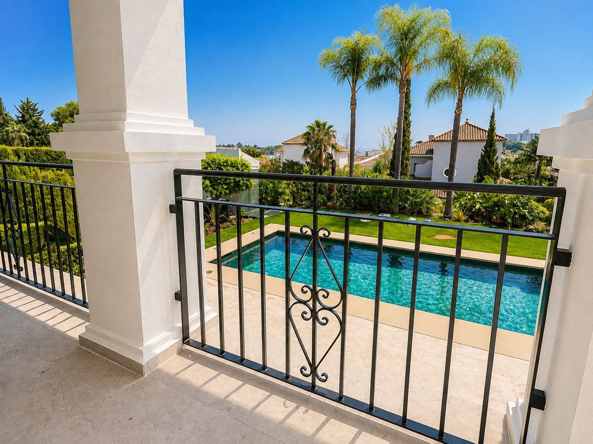 6 Bed Detached Villa in El Paraiso
