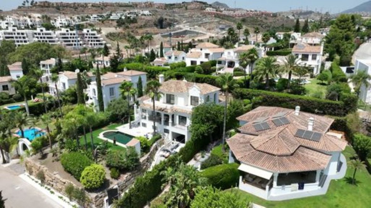 6 Bed Detached Villa in El Paraiso