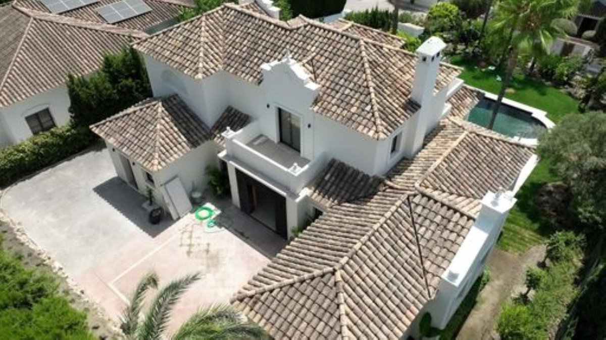 6 Bed Detached Villa in El Paraiso
