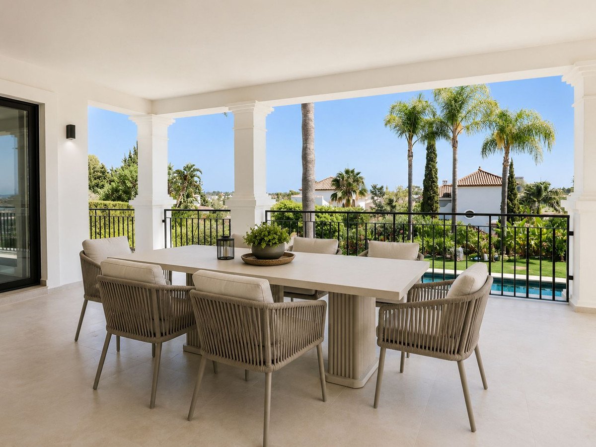 6 Bed Detached Villa in El Paraiso