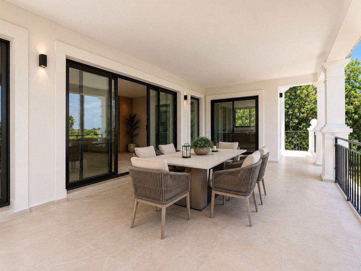 6 Bed Detached Villa in El Paraiso