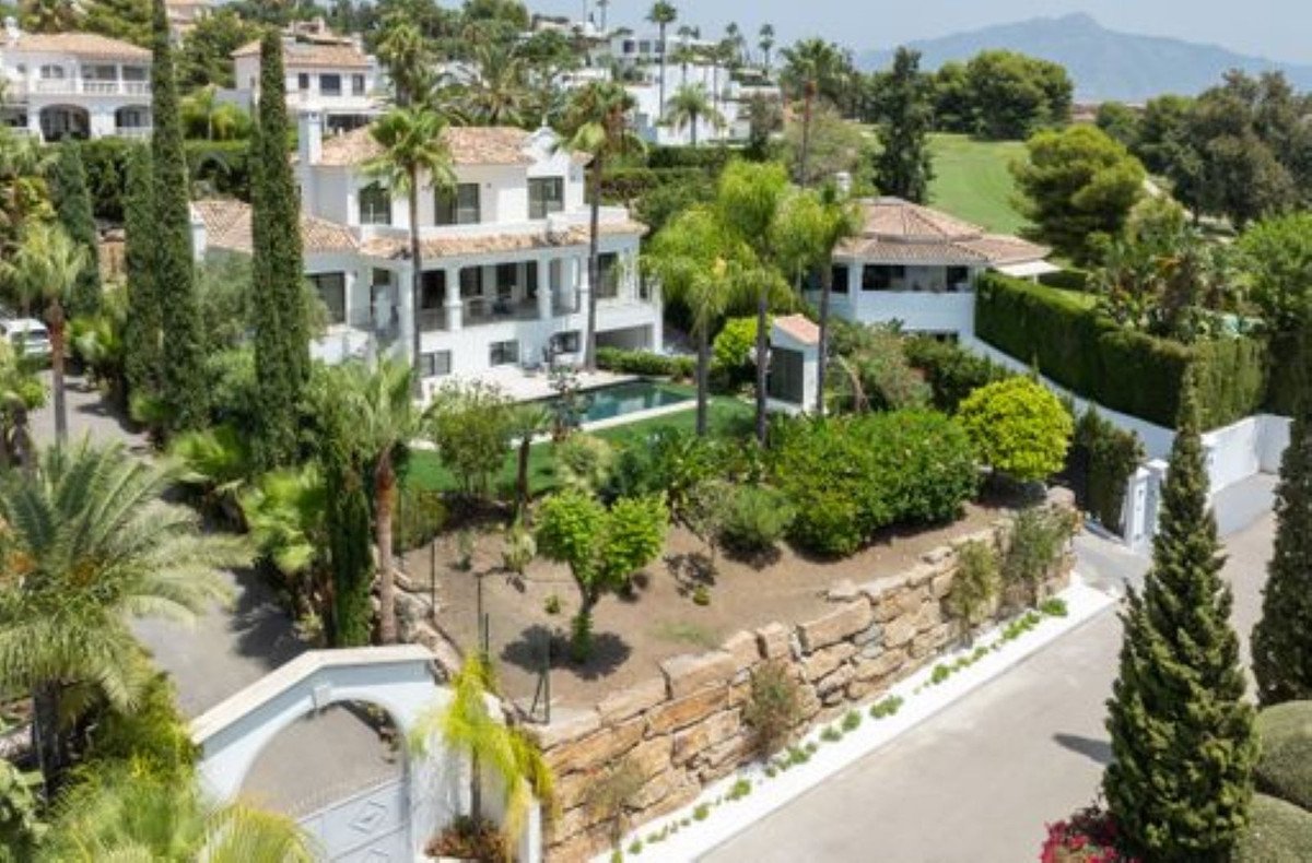 6 Bed Detached Villa in El Paraiso
