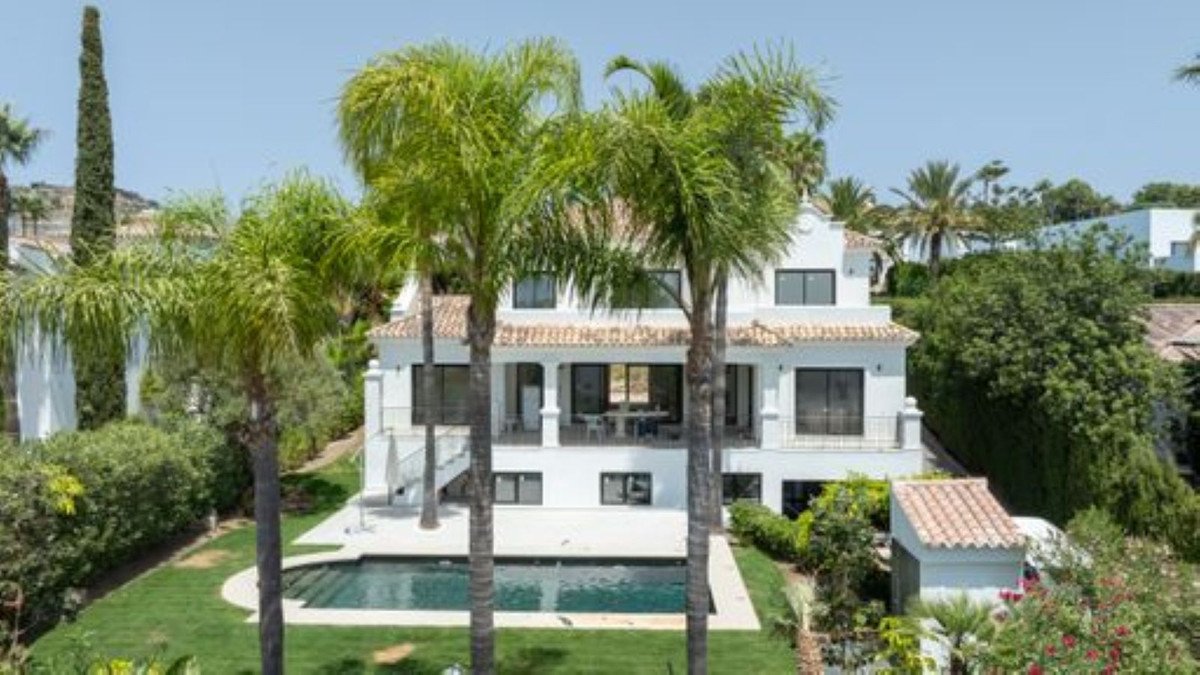 6 Bed Detached Villa in El Paraiso