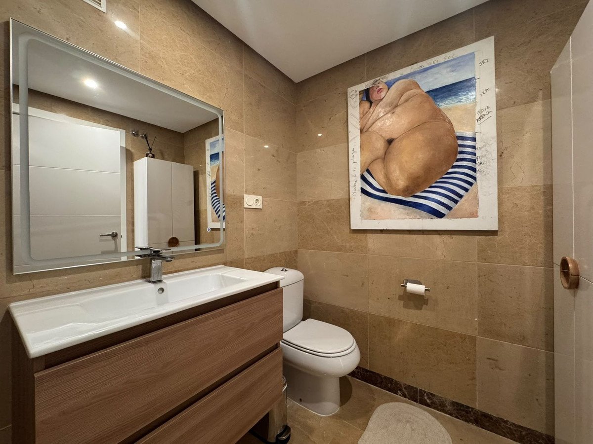2 Bed Middle Floor Apartment in Manilva