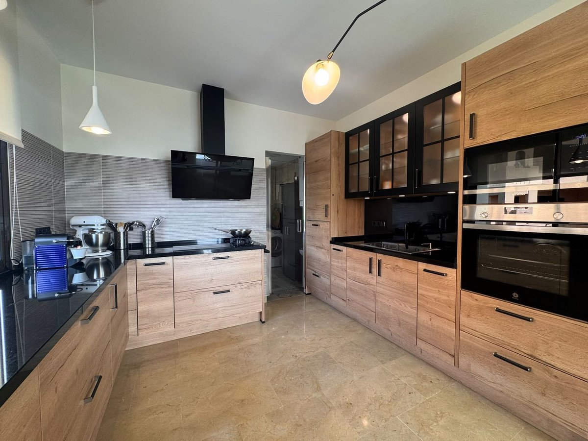 2 Bed Middle Floor Apartment in Manilva