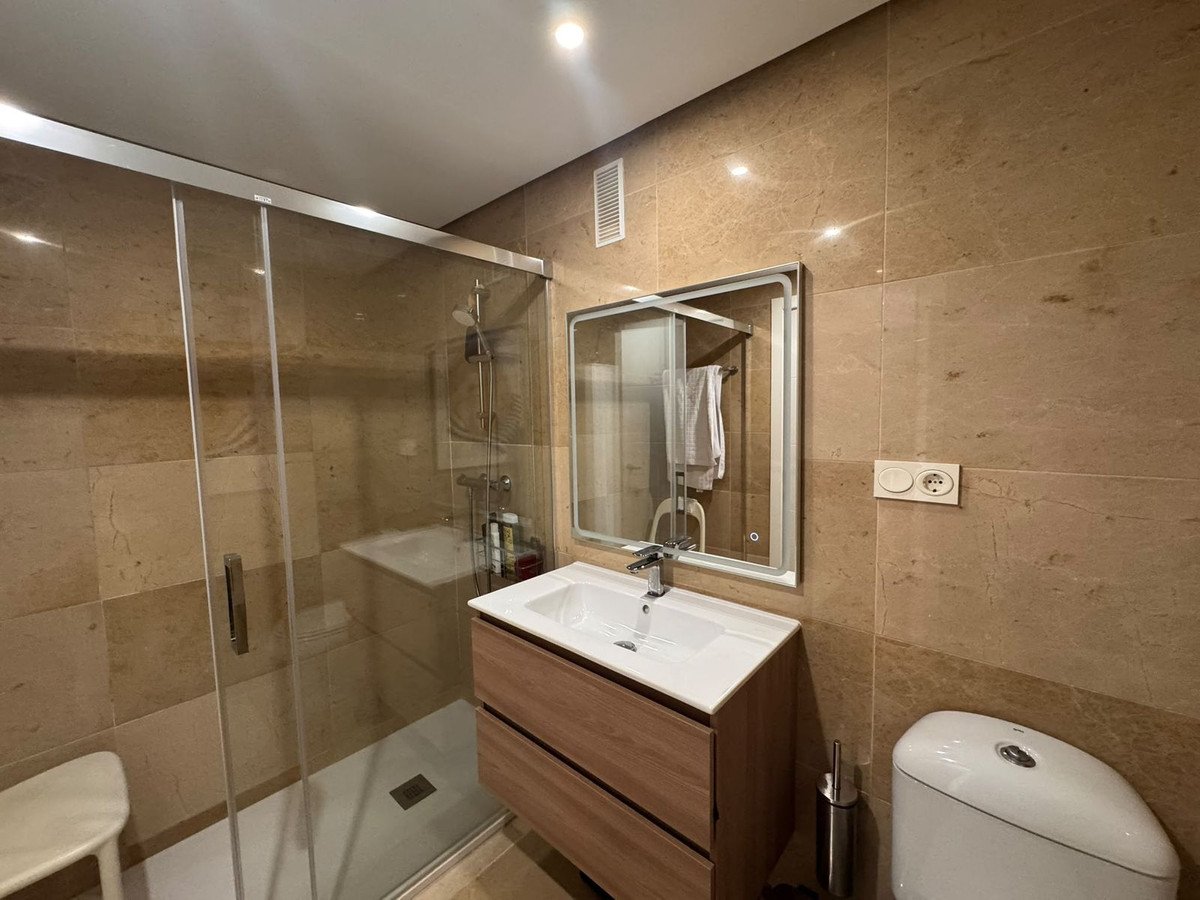 2 Bed Middle Floor Apartment in Manilva