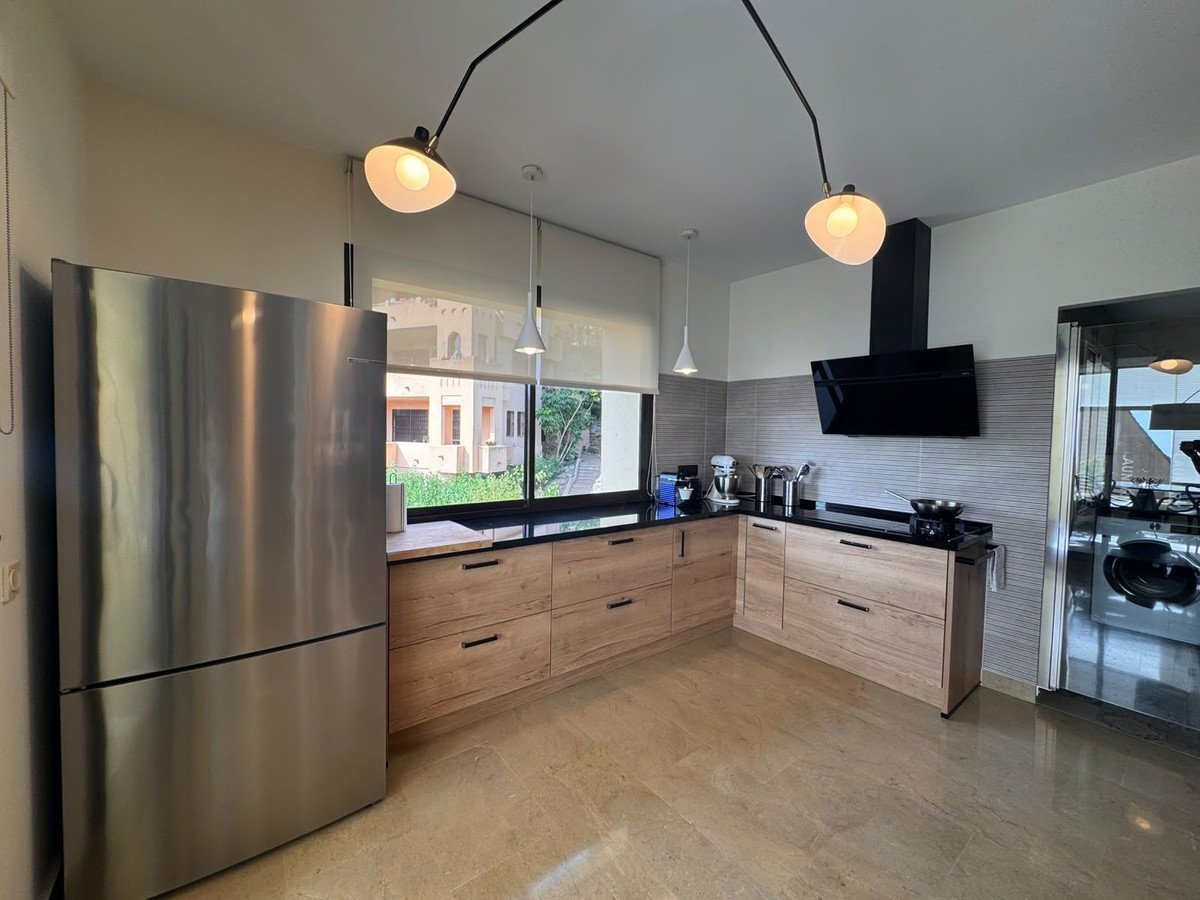 2 Bed Middle Floor Apartment in Manilva