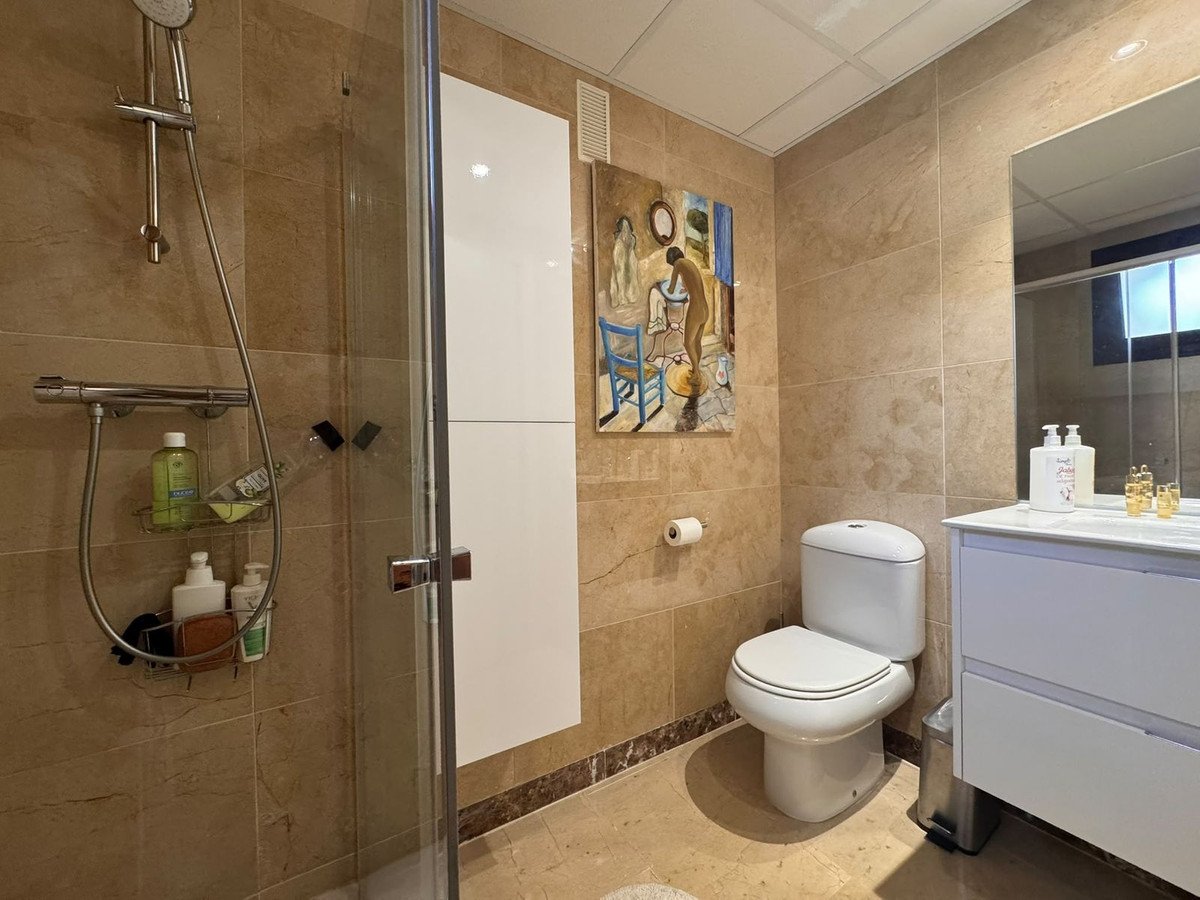 2 Bed Middle Floor Apartment in Manilva
