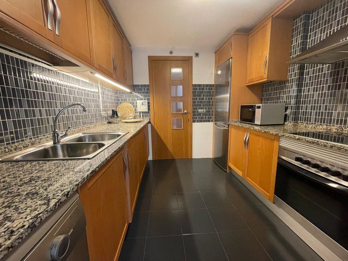 2 Bed Middle Floor Apartment in Estepona