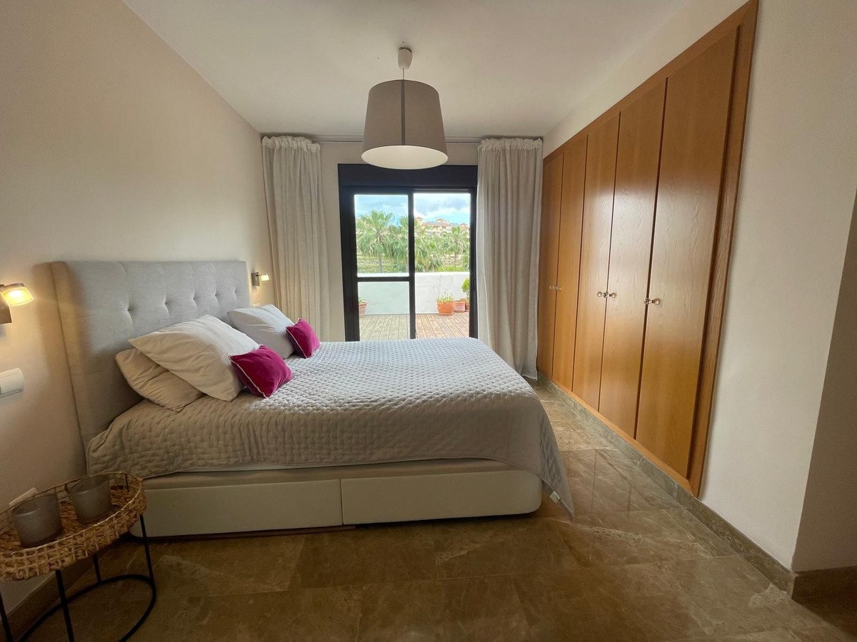 2 Bed Middle Floor Apartment in Estepona
