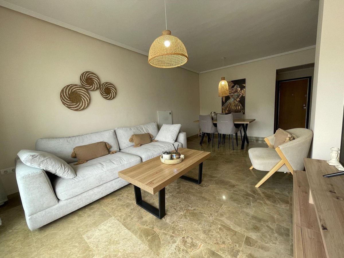 2 Bed Middle Floor Apartment in Estepona