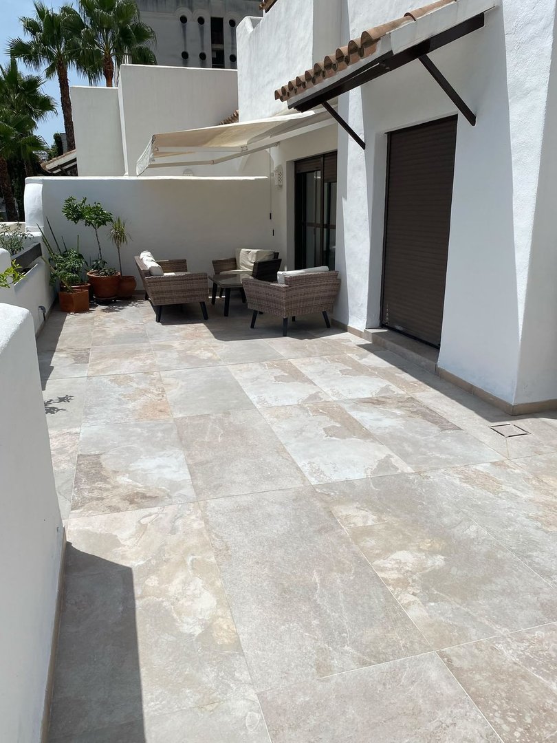 2 Bed Middle Floor Apartment in Estepona