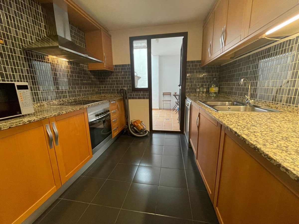 2 Bed Middle Floor Apartment in Estepona
