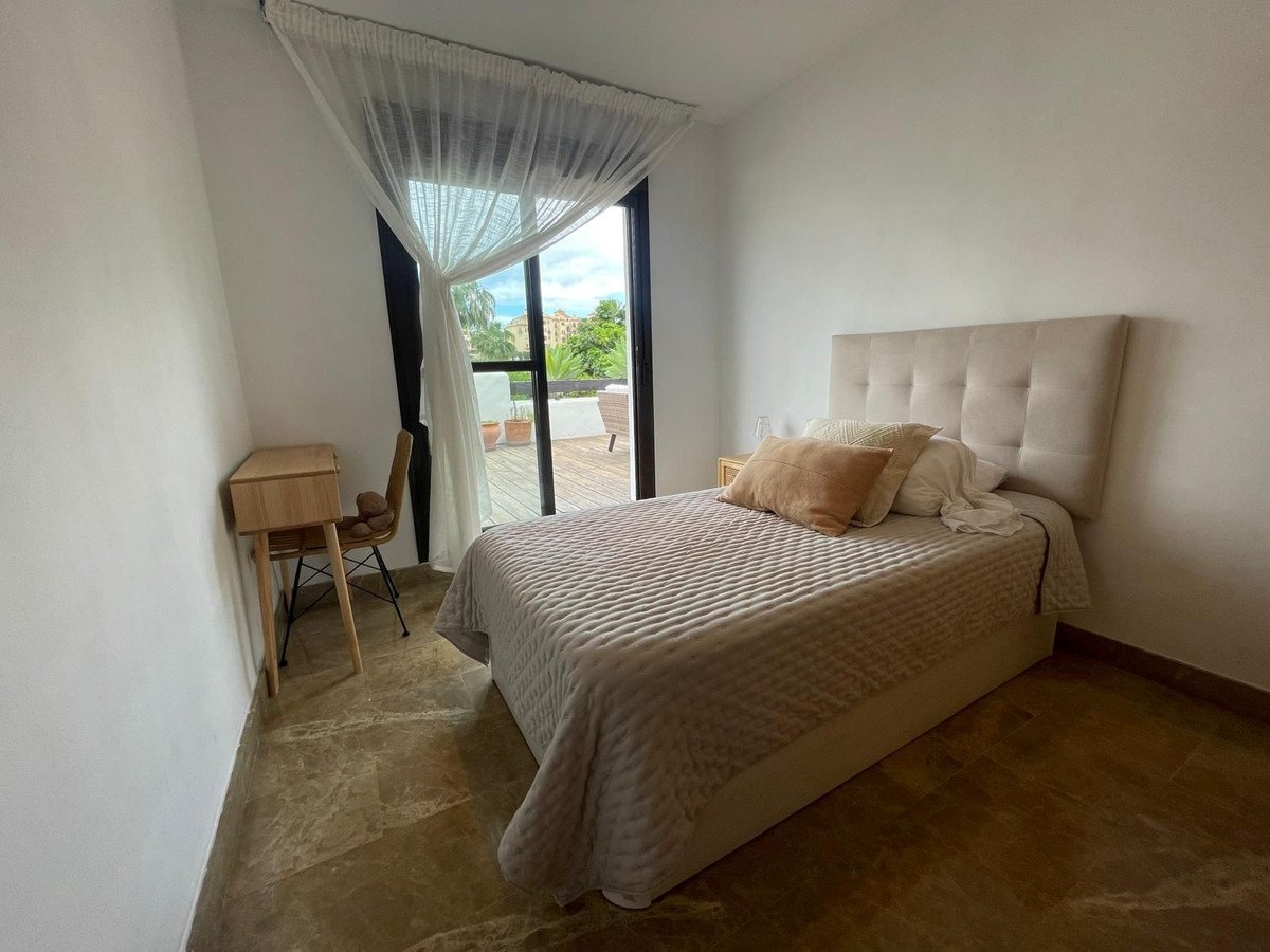 2 Bed Middle Floor Apartment in Estepona