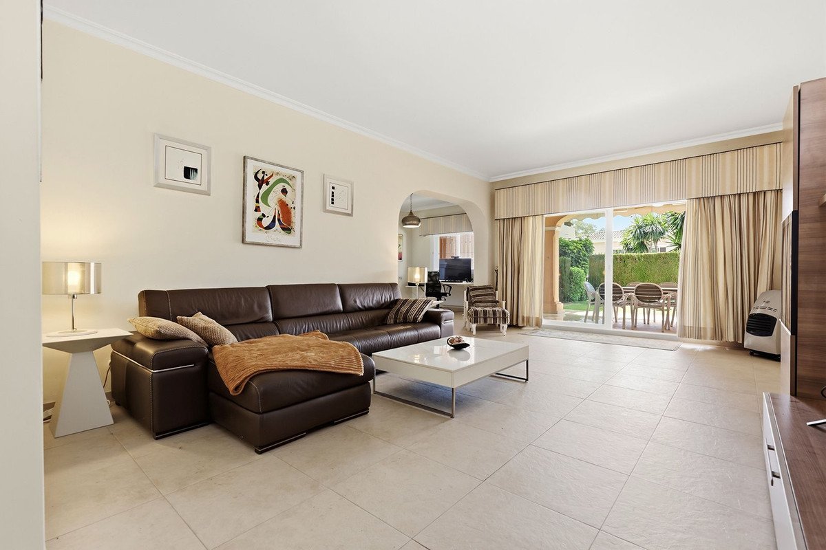 2 Bed Ground Floor Apartment in Cancelada