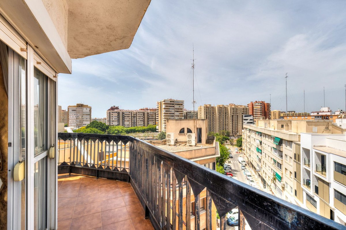 4 Bed Top Floor Apartment in Málaga Centro