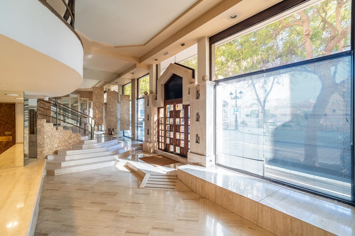 9 Bed Commercial Premises in Marbella