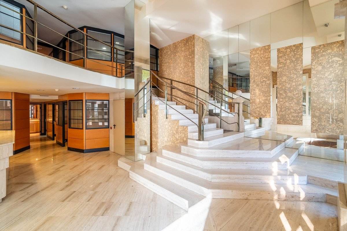 9 Bed Commercial Premises in Marbella