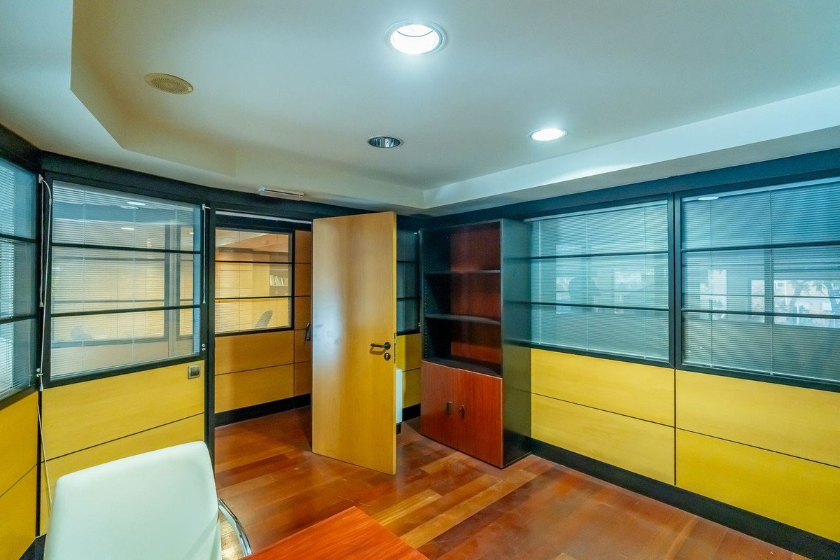9 Bed Commercial Premises in Marbella