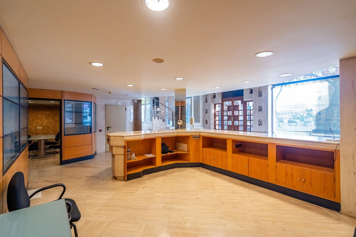9 Bed Commercial Premises in Marbella
