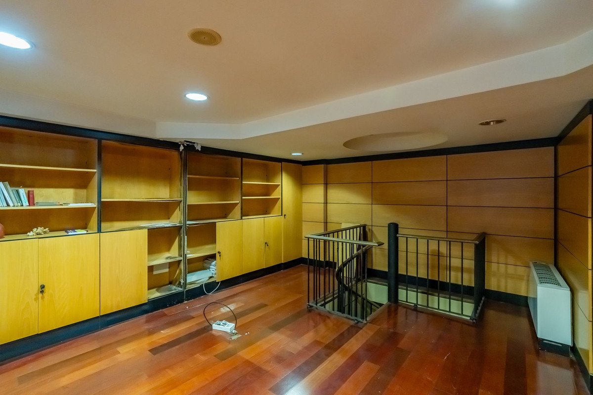9 Bed Commercial Premises in Marbella