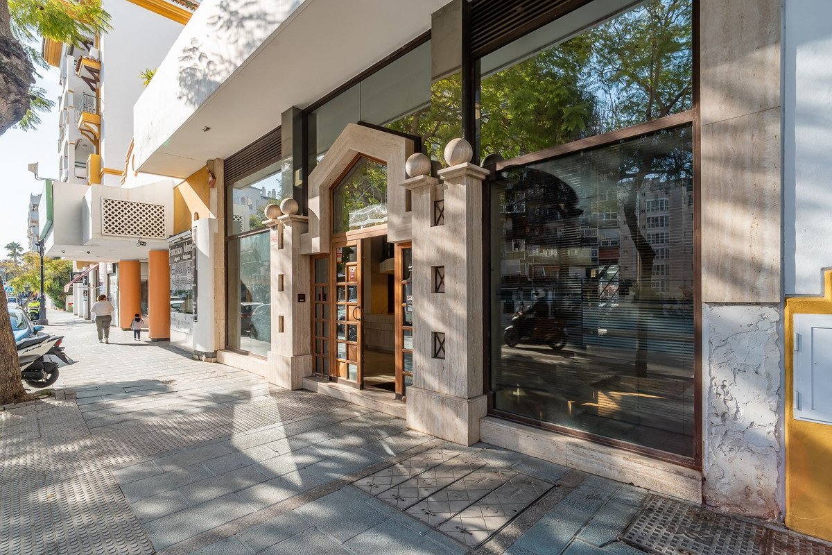 9 Bed Commercial Premises in Marbella