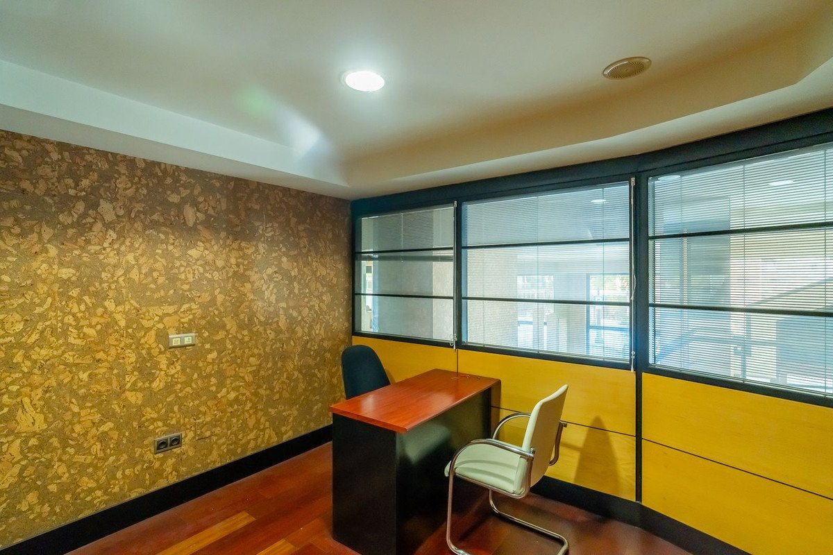9 Bed Commercial Premises in Marbella