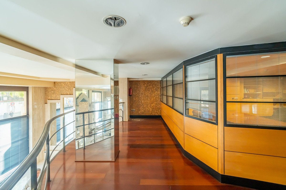 9 Bed Commercial Premises in Marbella