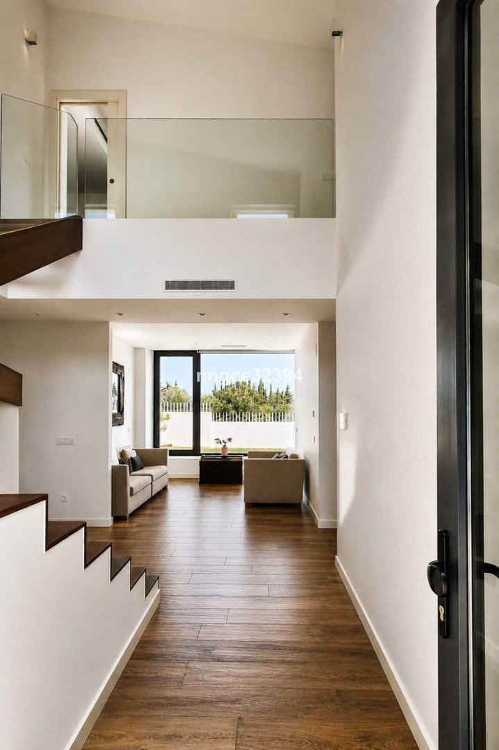 5 Bed Detached Villa in New Golden Mile