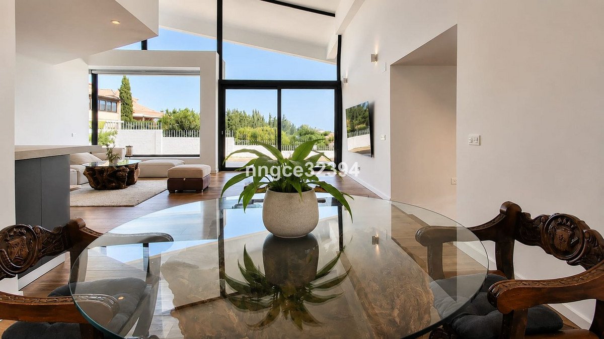 5 Bed Detached Villa in New Golden Mile