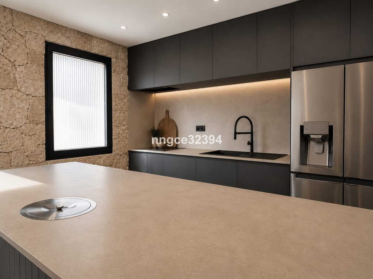 5 Bed Detached Villa in New Golden Mile