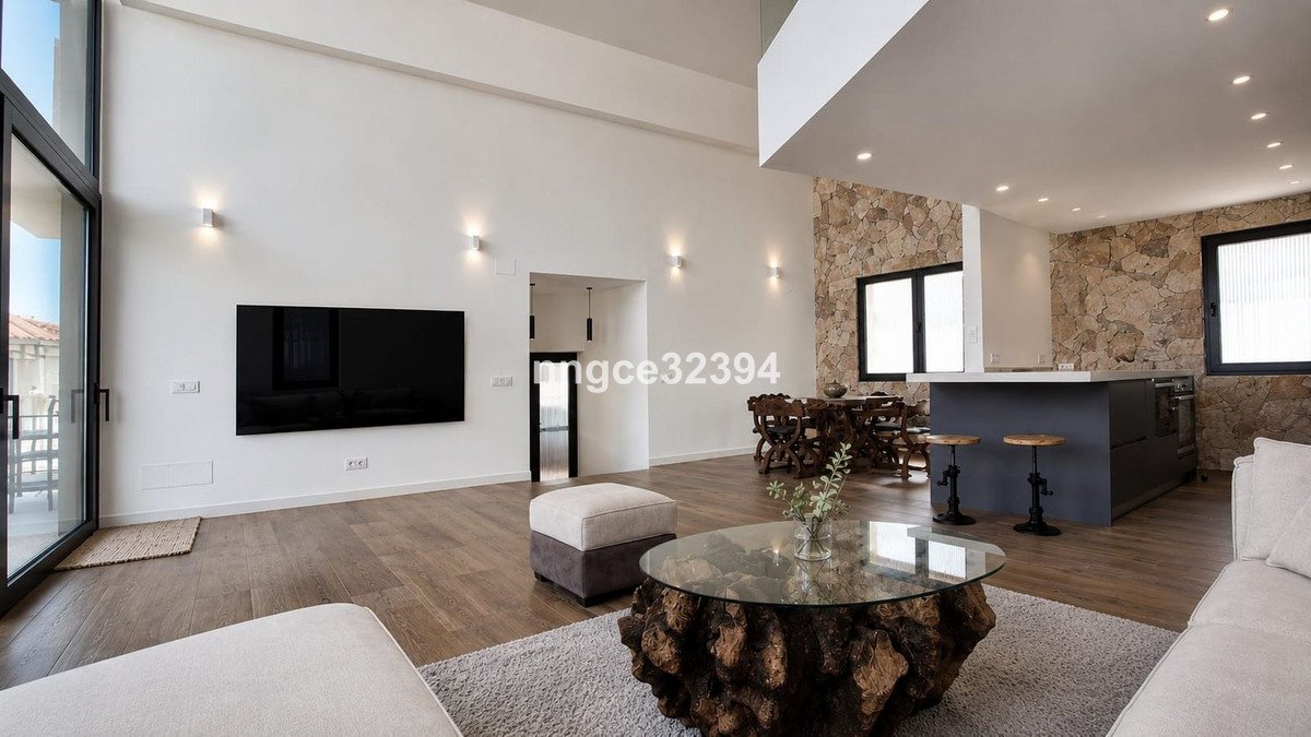 5 Bed Detached Villa in New Golden Mile