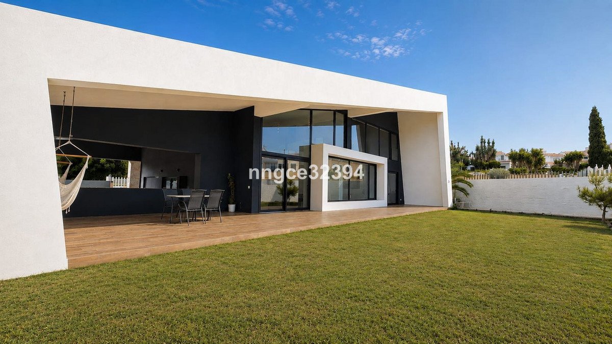 5 Bed Detached Villa in New Golden Mile