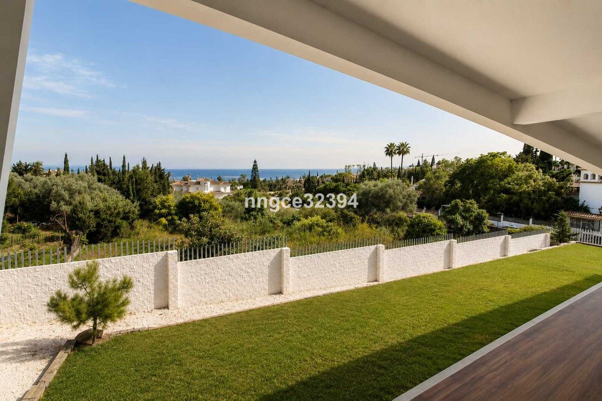 5 Bed Detached Villa in New Golden Mile