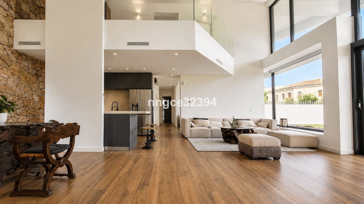 5 Bed Detached Villa in New Golden Mile