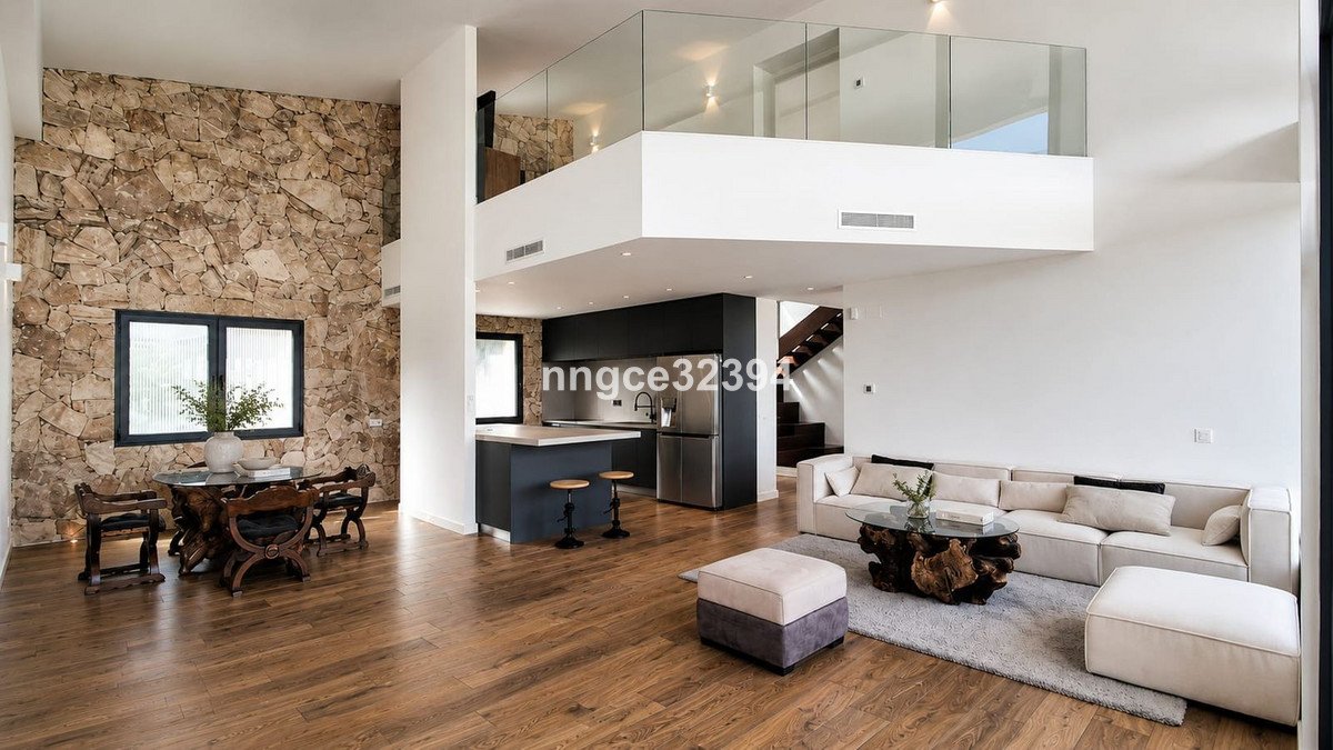 5 Bed Detached Villa in New Golden Mile