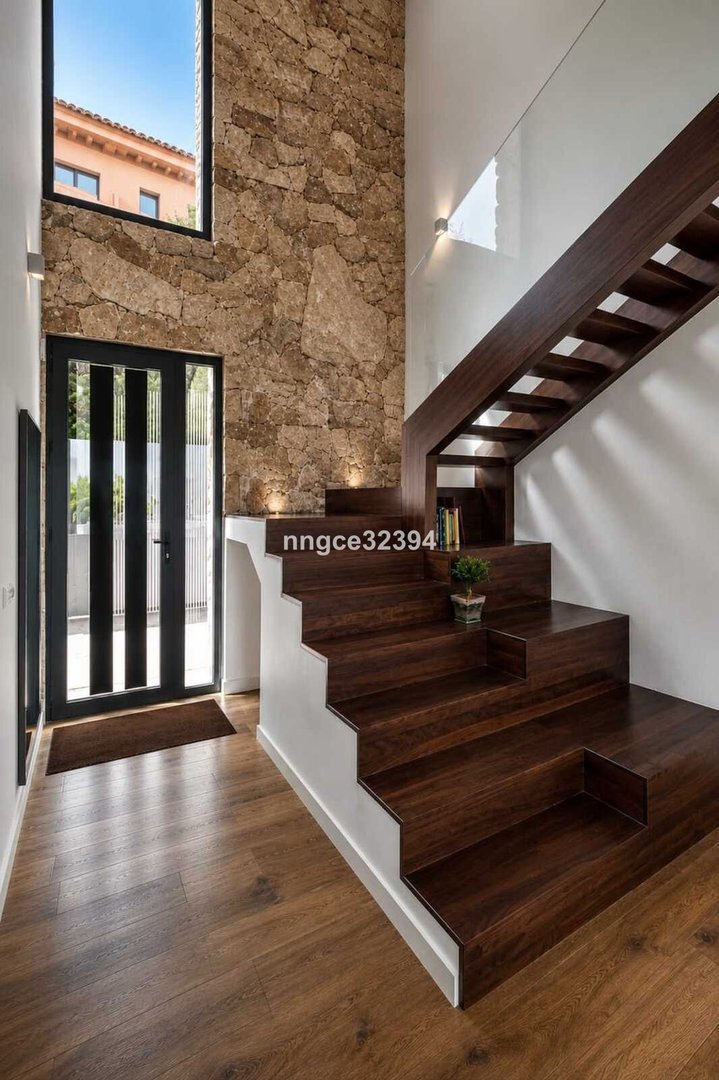 5 Bed Detached Villa in New Golden Mile
